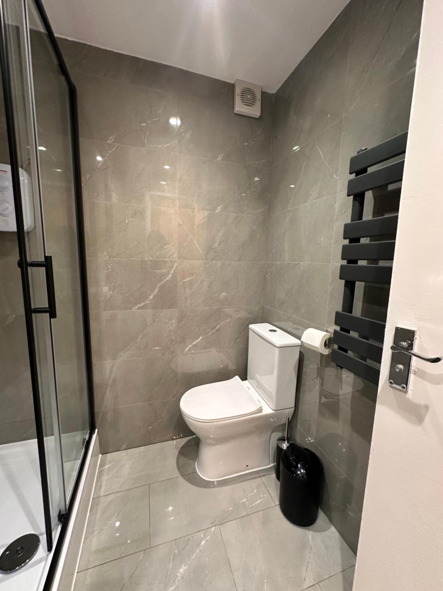 B - Newley Renovated Private Self-Contained Room In A Shared Apartment In Birmingham City Centre מראה חיצוני תמונה